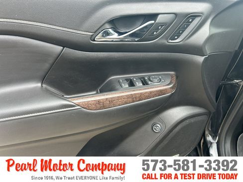 Certified 2022 GMC Acadia Denali w/ Denali Ultimate Package AWD/4WD image 9