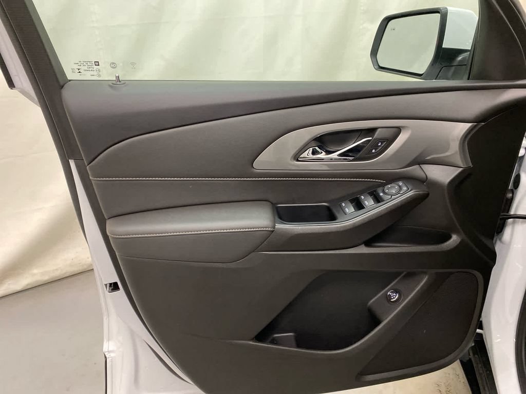 Used 2023 Chevrolet Traverse LT AWD/4WD image 10