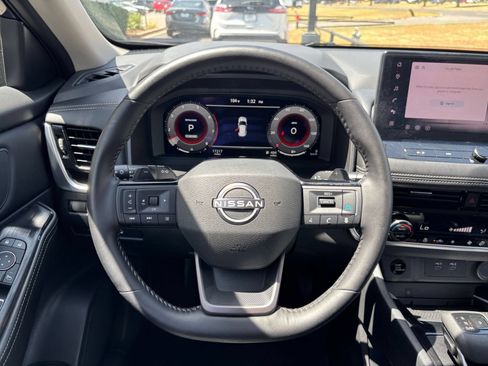 Used 2026 Nissan Rogue SL FWD image 26
