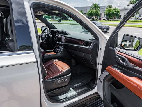 Used 2024 GMC Yukon XL Denali Ultimate AWD/4WD image 33
