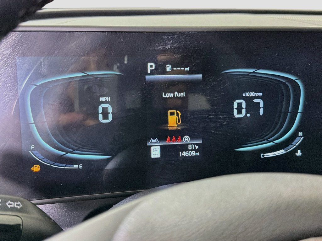 Used 2025 Kia Sportage EX w/ Premium Package FWD image 16