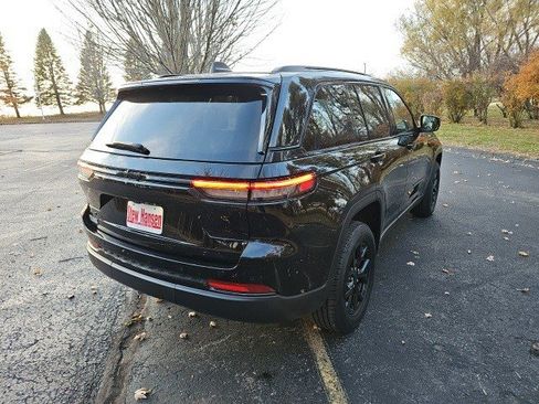 Used 2024 Jeep Grand Cherokee Altitude image 6