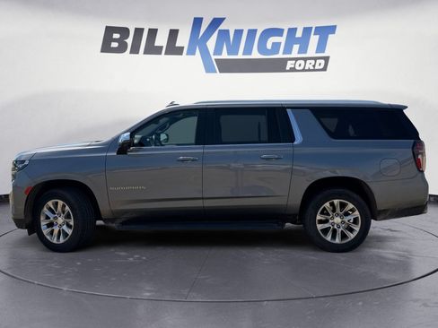 Used 2021 Chevrolet Suburban Premier w/ Premium Package AWD/4WD image 2