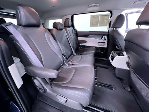 Used 2024 Kia Carnival LX FWD image 38