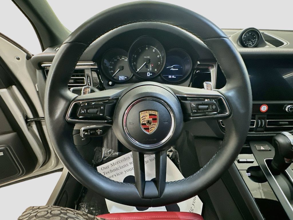 Used 2026 Porsche Macan AWD/4WD image 12