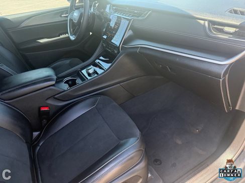 Used 2023 Jeep Grand Cherokee Altitude RWD image 11