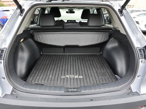 Used 2022 Toyota Corolla Cross XLE w/ Convenience Package image 14