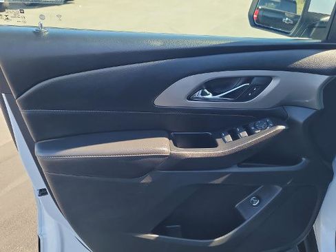 Used 2023 Chevrolet Traverse LT image 21