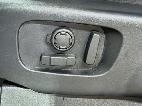 Used 2024 Land Rover Discovery Metropolitan Edition image 26