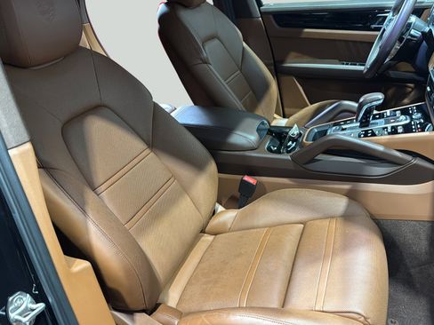 Used 2020 Porsche Cayenne S w/ Premium Package Plus image 17