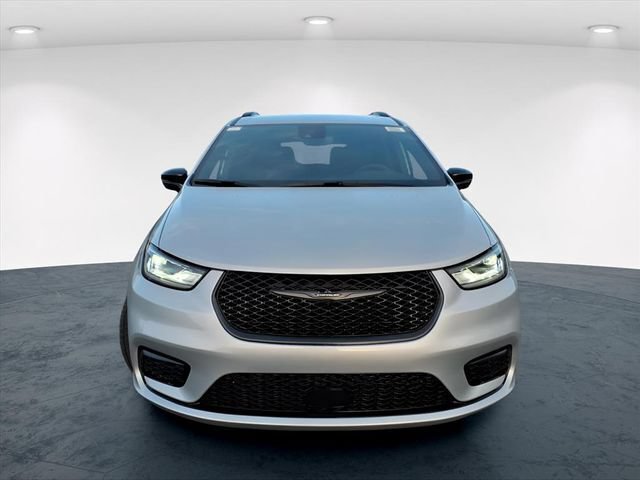 New 2026 Chrysler Pacifica Select AWD/4WD image 4