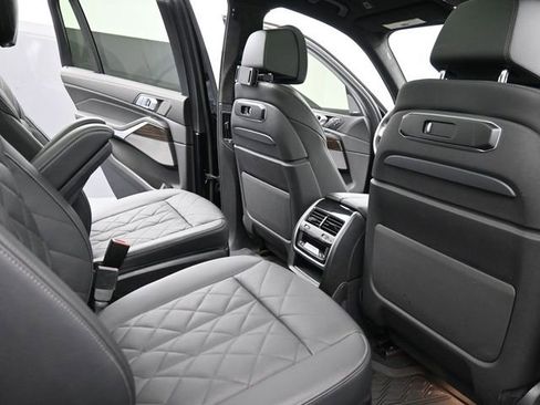 Used 2024 BMW X7 xDrive40i w/ Executive Package image 21
