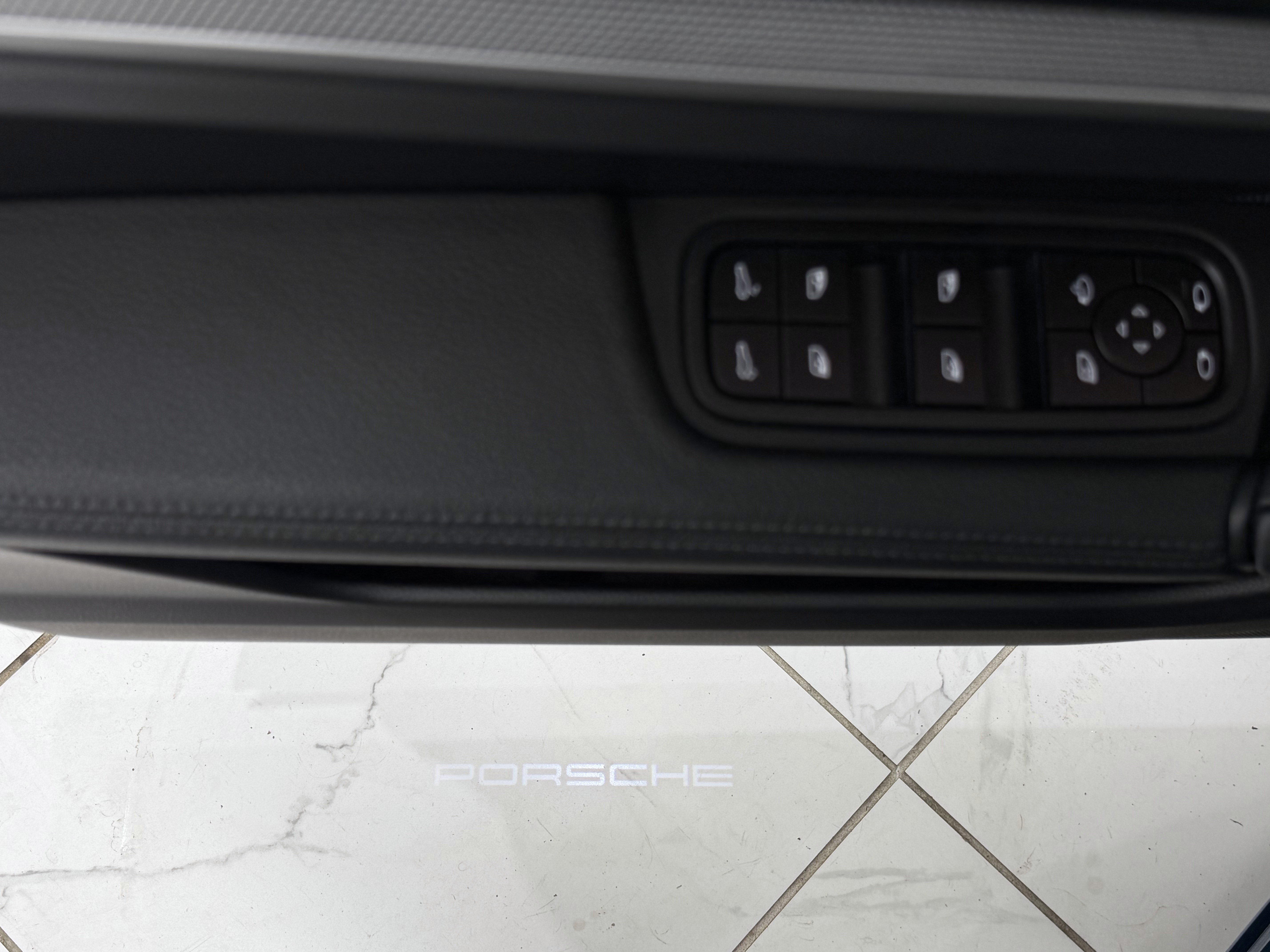 Certified 2024 Porsche Cayenne Coupe AWD/4WD image 28