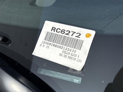 Used 2025 Cadillac XT6 Premium Luxury image 34