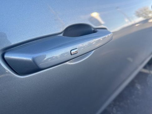 Used 2025 Chevrolet Traverse LT image 13