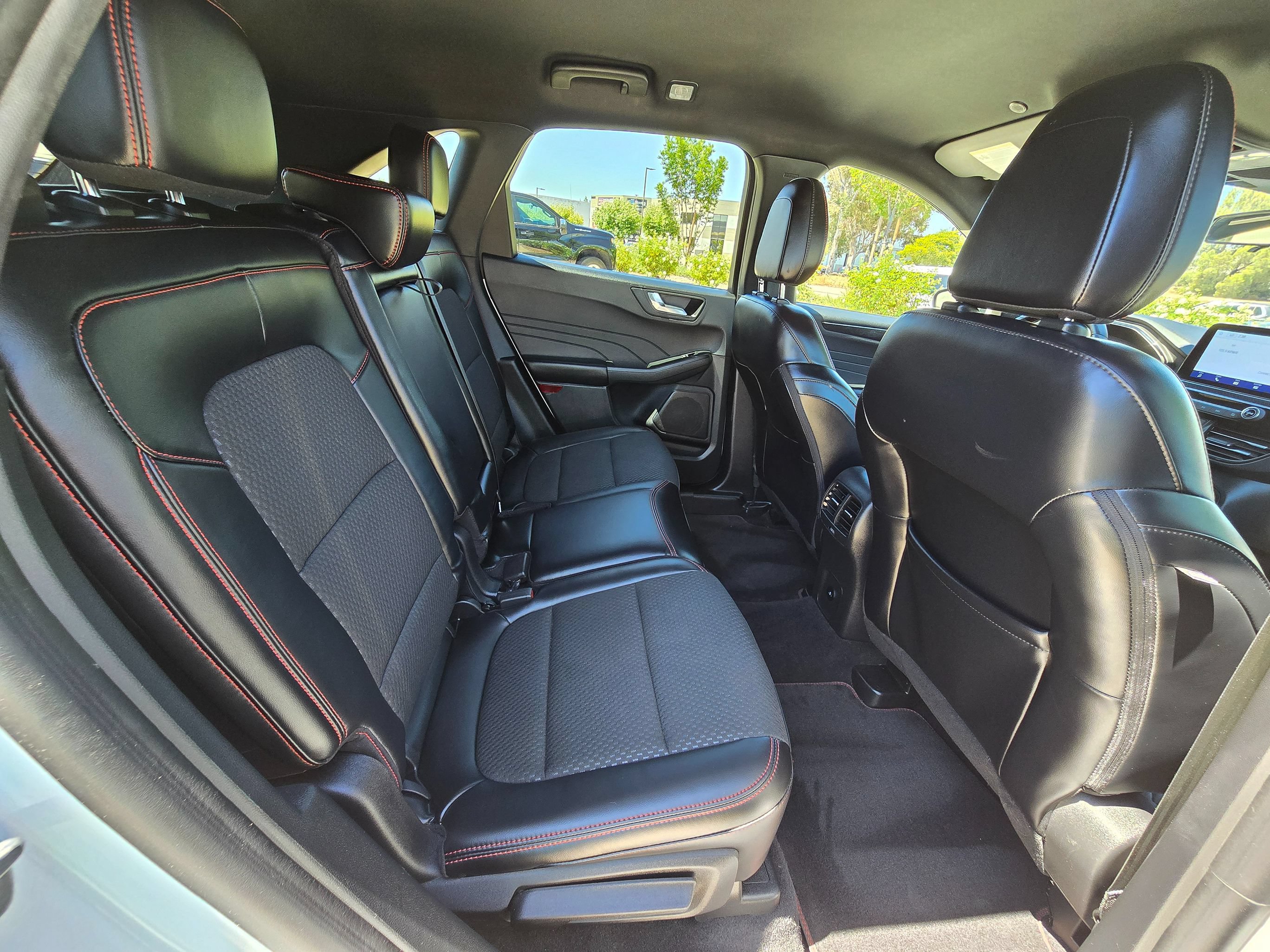 Used 2023 Ford Escape ST-Line Select AWD/4WD image 32