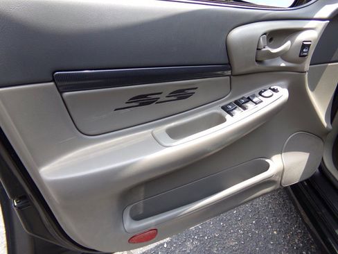 Used 2004 Chevrolet Impala SS w/ Preferred Equipment Group FWD image 46