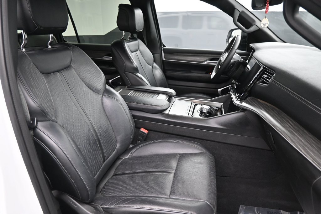 Used 2024 Jeep Wagoneer Series II w/ Flexible Seating Group RWD image 38