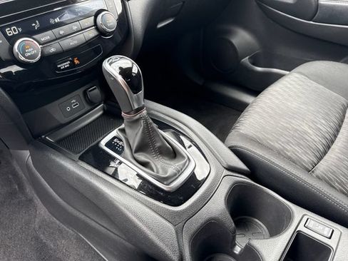 Used 2019 Nissan Rogue SV FWD image 25