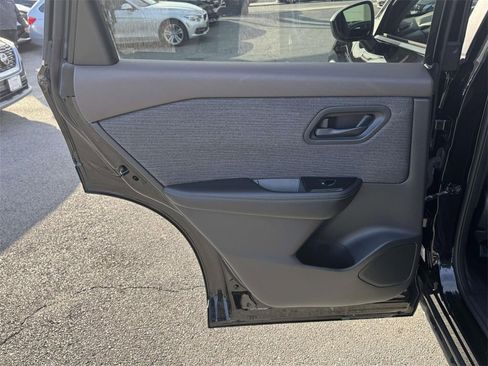 Used 2021 Nissan Rogue S image 12