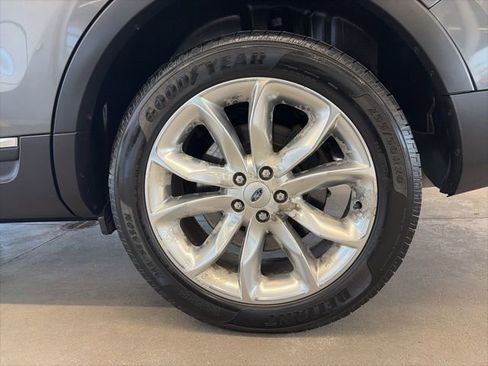 Used 2015 Ford Explorer XLT w/ Equipment Group 202B FWD image 8