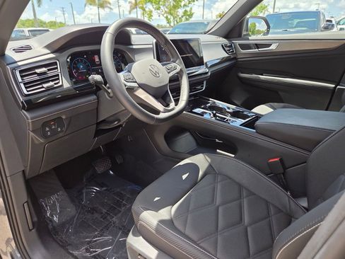 Used 2025 Volkswagen Atlas Cross Sport SE AWD/4WD image 28