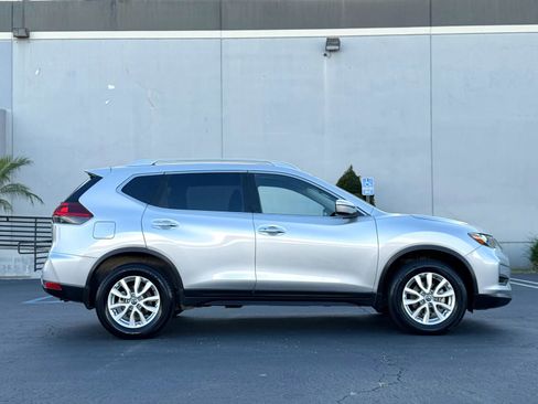 Used 2020 Nissan Rogue SV AWD/4WD image 3