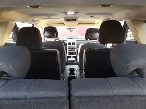 Used 2010 Dodge Journey SXT w/ Flexible Seating Group image 28