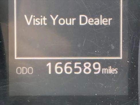 Used 2018 Toyota Camry LE image 11