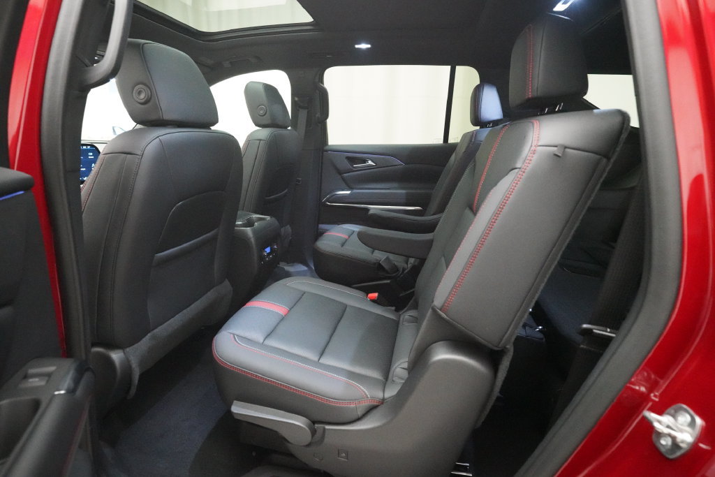 Used 2024 Chevrolet Traverse RS AWD/4WD image 16