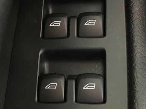 Used 2021 Volvo XC60 T6 Momentum image 24