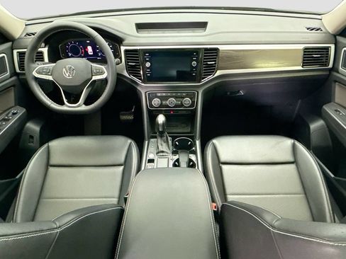 Used 2023 Volkswagen Atlas SE w/ Panoramic Sunroof Package FWD image 13