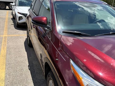 Used 2014 Toyota Highlander XLE FWD image 4