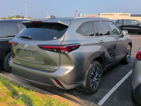 Certified 2026 Toyota Highlander XLE AWD/4WD image 4