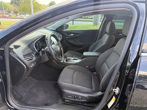 Used 2018 Chevrolet Malibu LT FWD image 14