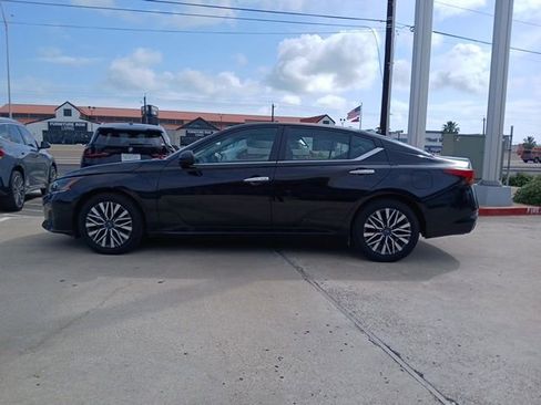 Used 2024 Nissan Altima 2.5 SV FWD image 27