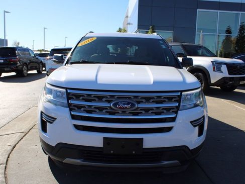 Used 2018 Ford Explorer XLT image 2