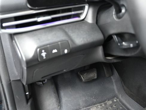 Used 2023 Hyundai Elantra Limited image 12