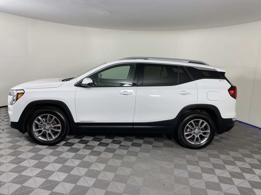 Used 2024 GMC Terrain SLT AWD/4WD image 5