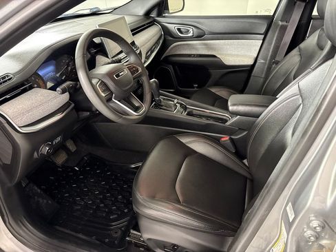 Used 2024 Jeep Compass Latitude AWD/4WD image 24