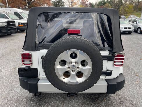 Used 2014 Jeep Wrangler Sahara w/ Connectivity Group AWD/4WD image 5