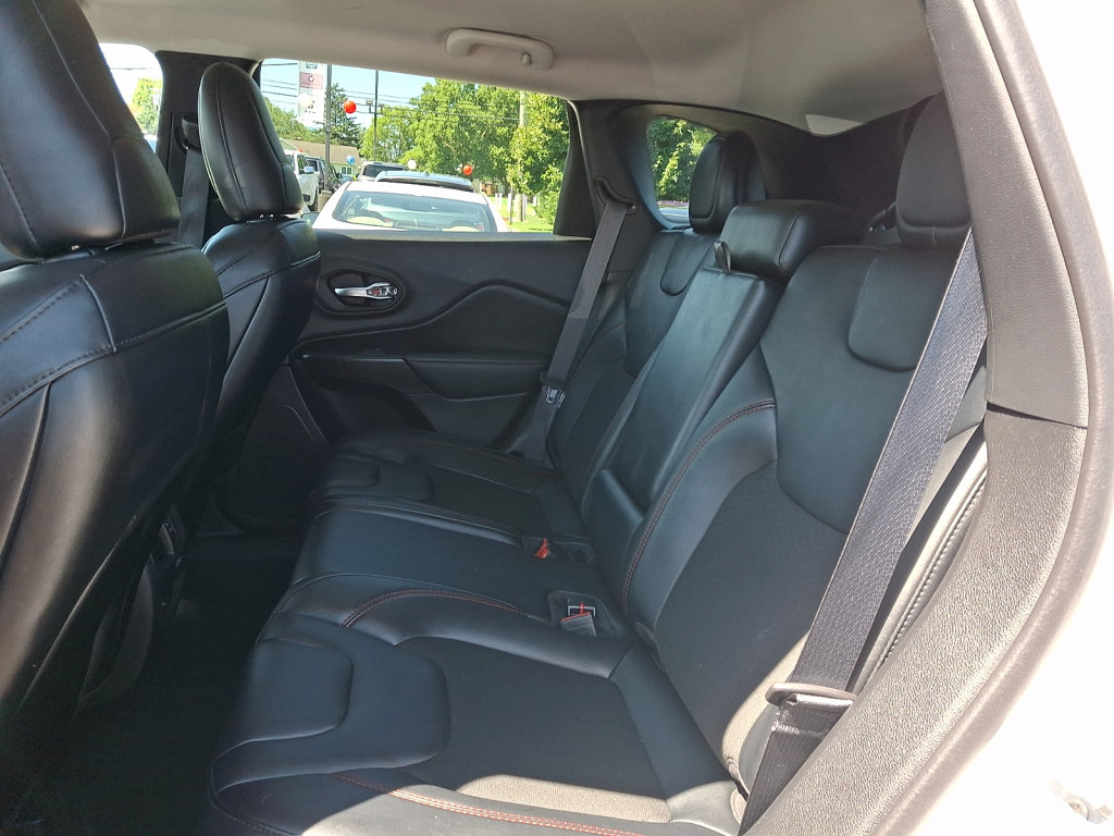 Used 2022 Jeep Cherokee Trailhawk w/ Comfort/Convenience Group AWD/4WD image 20