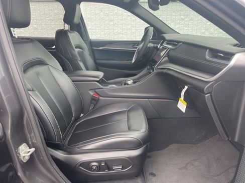 Used 2024 Jeep Grand Cherokee L Limited image 16