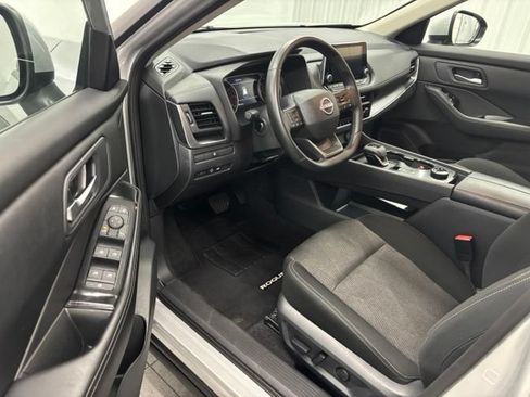 Used 2025 Nissan Rogue SV AWD/4WD image 14