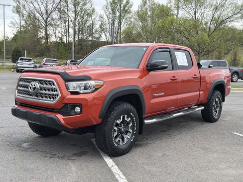 Used 2017 Toyota Tacoma TRD Off-Road w/ Tow Package image 7