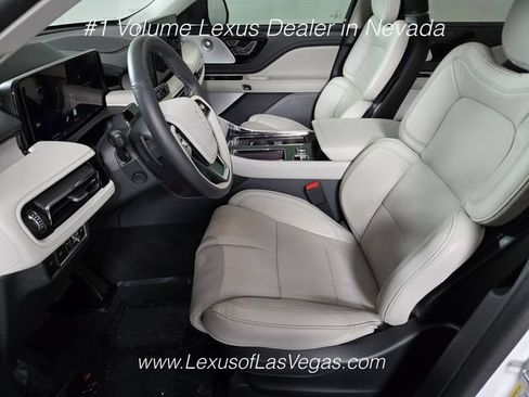 Used 2026 Lincoln Aviator Reserve AWD/4WD image 13