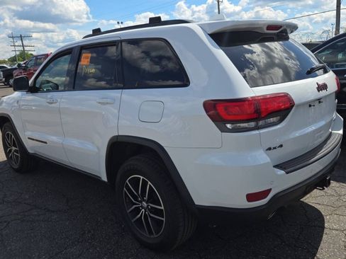 Used 2018 Jeep Grand Cherokee Trailhawk w/ Trailhawk Luxury Group AWD/4WD image 2