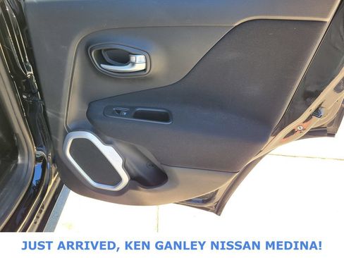 Used 2018 Jeep Renegade Latitude w/ Cold Weather Group AWD/4WD image 19