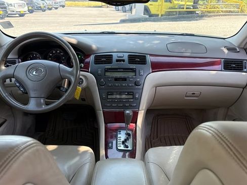 Used 2004 Lexus ES 330 FWD image 8