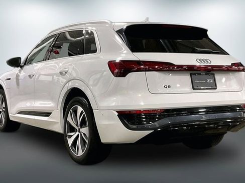 Used 2024 Audi Q8 e-tron Premium Plus w/ Premium Plus Package image 12